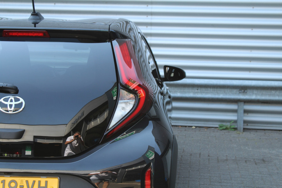 Toyota Aygo X 1.0 VVT-i 73pk MT first NL-Auto NAP Clima Cruise Carplay Camera 17"LMV