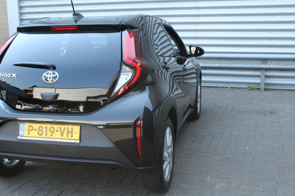 Toyota Aygo X 1.0 VVT-i 73pk MT first NL-Auto NAP Clima Cruise Carplay Camera 17"LMV