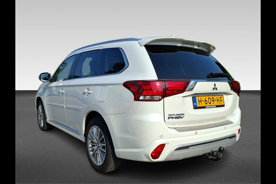 Mitsubishi Outlander 2.4 PHEV Intense+ schuifdak | trekhaak | elektrische achterklep