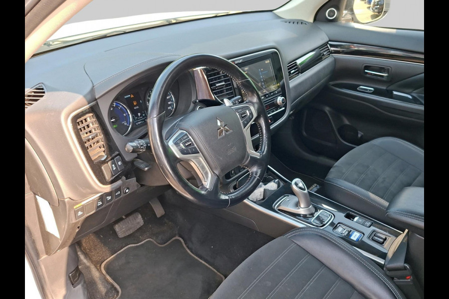 Mitsubishi Outlander 2.4 PHEV Intense+ schuifdak | trekhaak | elektrische achterklep