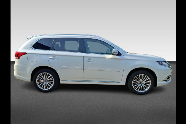 Mitsubishi Outlander 2.4 PHEV Intense+ schuifdak | trekhaak | elektrische achterklep