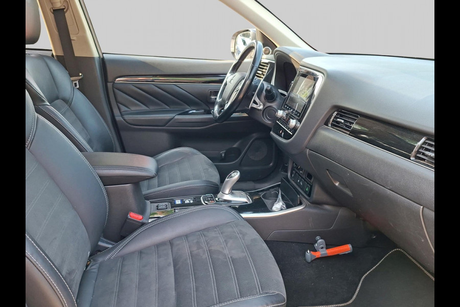 Mitsubishi Outlander 2.4 PHEV Intense+ schuifdak | trekhaak | elektrische achterklep