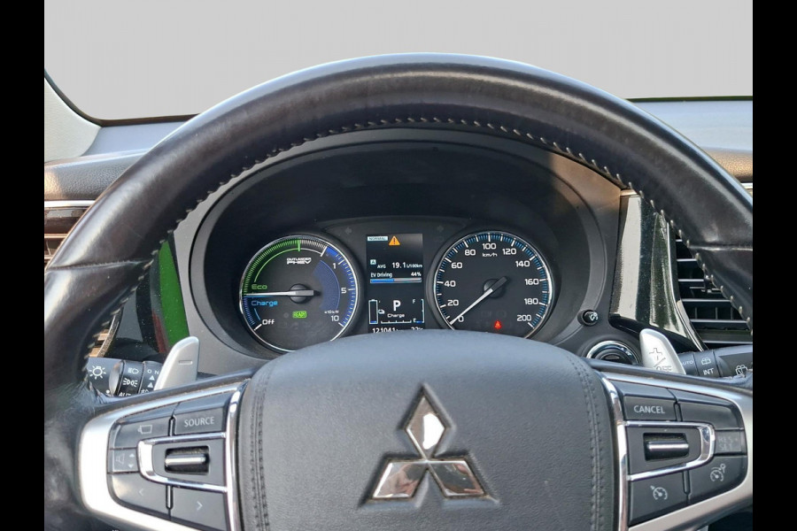 Mitsubishi Outlander 2.4 PHEV Intense+ schuifdak | trekhaak | elektrische achterklep
