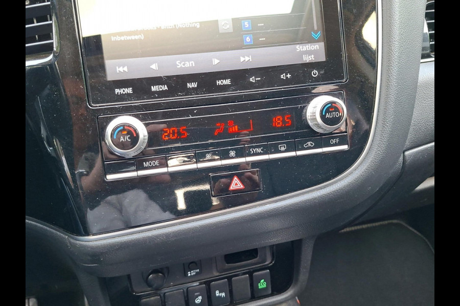 Mitsubishi Outlander 2.4 PHEV Intense+ schuifdak | trekhaak | elektrische achterklep