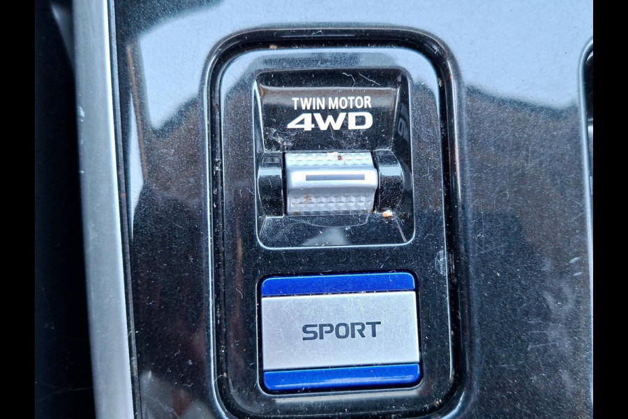 Mitsubishi Outlander 2.4 PHEV Intense+ schuifdak | trekhaak | elektrische achterklep