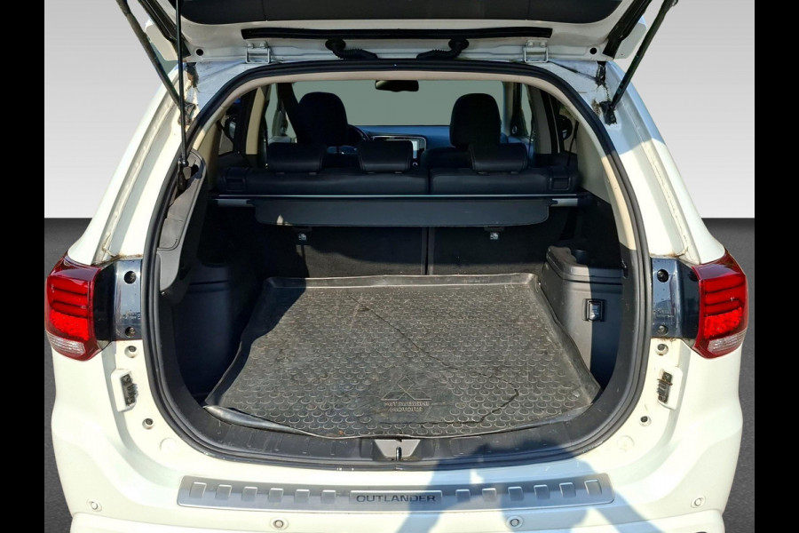 Mitsubishi Outlander 2.4 PHEV Intense+ schuifdak | trekhaak | elektrische achterklep