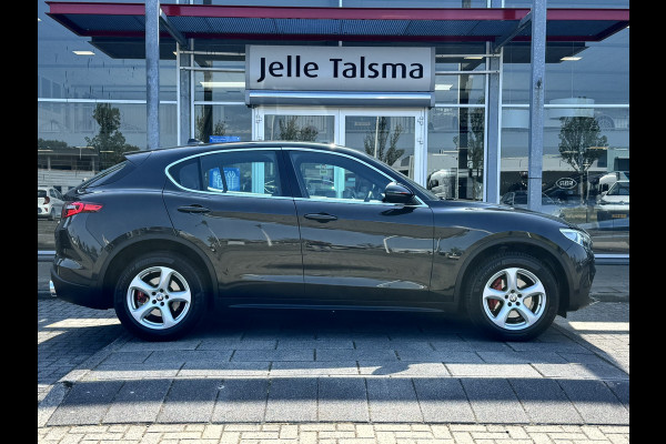 Alfa Romeo Stelvio 2.0T AWD 200pk Super│Veloce interieur│18'' velgen│PDC│Camera│Stoel-stuur verwarmbaar | Trekhaak