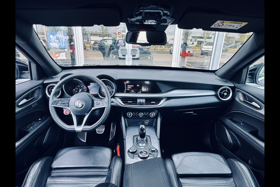 Alfa Romeo Stelvio 2.0T AWD 200pk Super│Veloce interieur│18'' velgen│PDC│Camera│Stoel-stuur verwarmbaar | Trekhaak