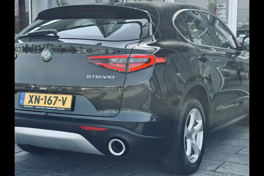 Alfa Romeo Stelvio 2.0T AWD 200pk Super│Veloce interieur│18'' velgen│PDC│Camera│Stoel-stuur verwarmbaar | Trekhaak