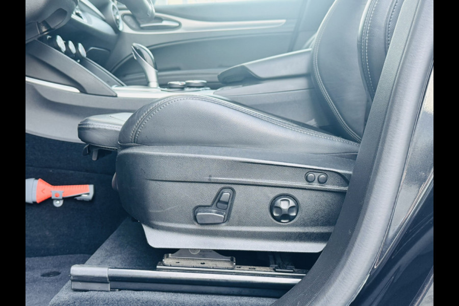 Alfa Romeo Stelvio 2.0T AWD 200pk Super│Veloce interieur│18'' velgen│PDC│Camera│Stoel-stuur verwarmbaar | Trekhaak