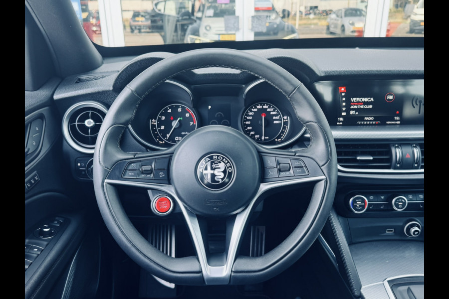 Alfa Romeo Stelvio 2.0T AWD 200pk Super│Veloce interieur│18'' velgen│PDC│Camera│Stoel-stuur verwarmbaar | Trekhaak
