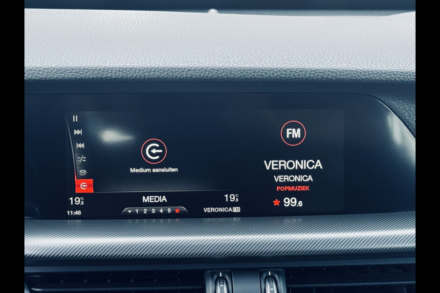 Alfa Romeo Stelvio 2.0T AWD 200pk Super│Veloce interieur│18'' velgen│PDC│Camera│Stoel-stuur verwarmbaar | Trekhaak
