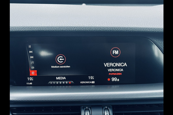 Alfa Romeo Stelvio 2.0T AWD 200pk Super│Veloce interieur│18'' velgen│PDC│Camera│Stoel-stuur verwarmbaar | Trekhaak