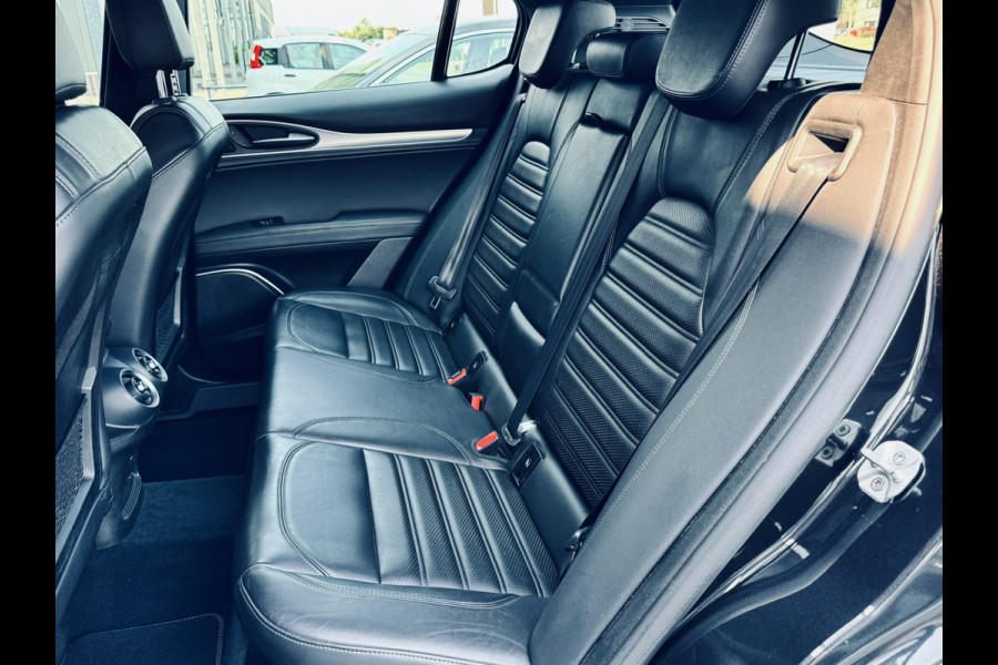 Alfa Romeo Stelvio 2.0T AWD 200pk Super│Veloce interieur│18'' velgen│PDC│Camera│Stoel-stuur verwarmbaar | Trekhaak