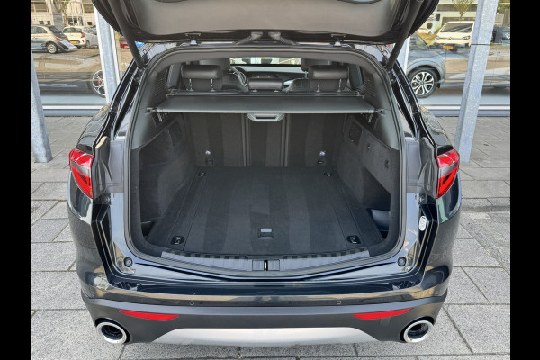 Alfa Romeo Stelvio 2.0T AWD 200pk Super│Veloce interieur│18'' velgen│PDC│Camera│Stoel-stuur verwarmbaar | Trekhaak