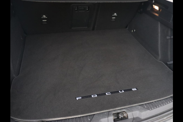 Ford Focus 1.5 EcoBoost Vignale | Leder | Head-Up | Stoel & stuurverwarming | Adaptive cruise | Park Assist | B&O Sound | Carplay | Dodehoek detectie | Full LED