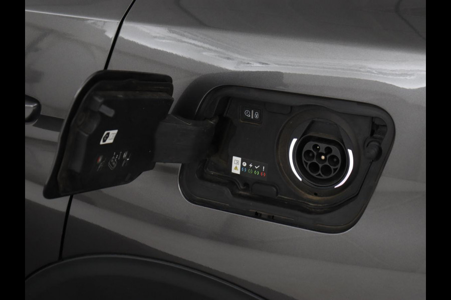 Peugeot 3008 1.6 HYbrid 225 GT | Panoramadak | Trekhaak | Stoelverwarming | Adaptive cruise | Camera | Leder/Alcantara | Focal Sound | Navigatie | Keyless | Full LED | PHEV | Plug In