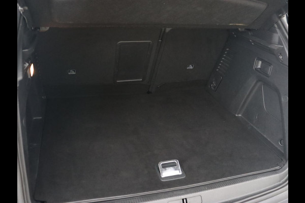 Peugeot 3008 1.6 HYbrid 225 GT | Panoramadak | Trekhaak | Stoelverwarming | Adaptive cruise | Camera | Leder/Alcantara | Focal Sound | Navigatie | Keyless | Full LED | PHEV | Plug In