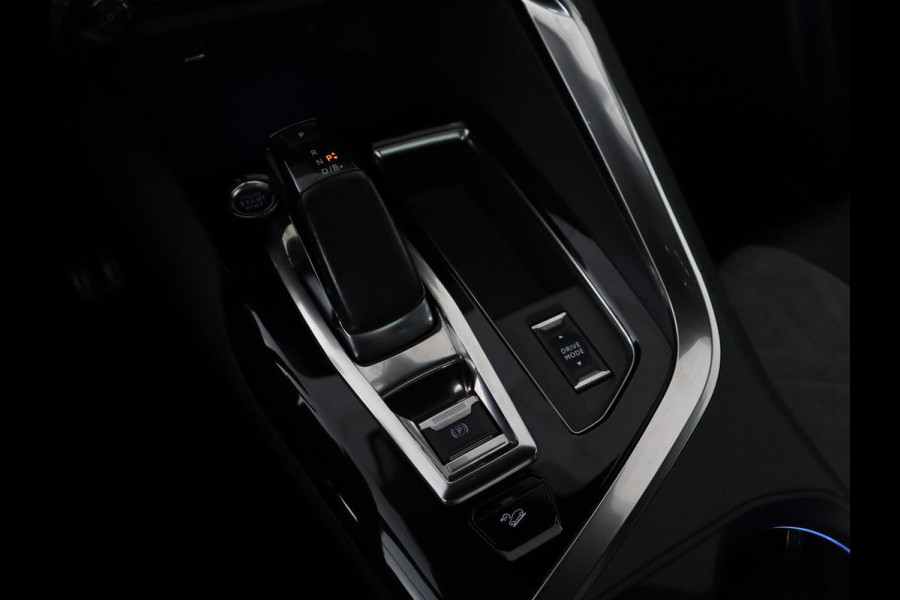 Peugeot 3008 1.6 HYbrid 225 GT | Panoramadak | Trekhaak | Stoelverwarming | Adaptive cruise | Camera | Leder/Alcantara | Focal Sound | Navigatie | Keyless | Full LED | PHEV | Plug In