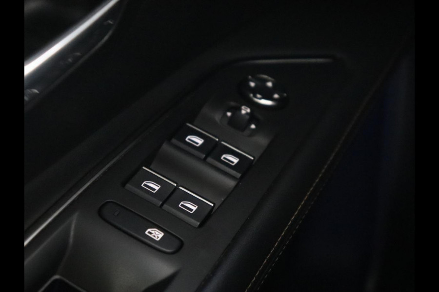 Peugeot 3008 1.6 HYbrid 225 GT | Panoramadak | Trekhaak | Stoelverwarming | Adaptive cruise | Camera | Leder/Alcantara | Focal Sound | Navigatie | Keyless | Full LED | PHEV | Plug In