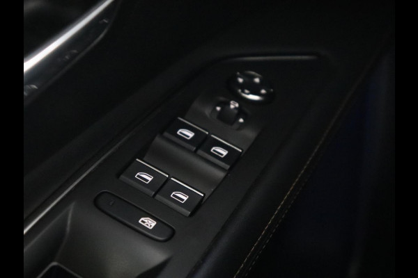 Peugeot 3008 1.6 HYbrid 225 GT | Panoramadak | Trekhaak | Stoelverwarming | Adaptive cruise | Camera | Leder/Alcantara | Focal Sound | Navigatie | Keyless | Full LED | PHEV | Plug In
