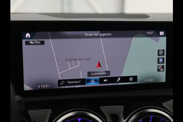Mercedes-Benz A-Klasse 250e AMG Night | Stoelverwarming | Camera | Sfeerverlichting | Leder/Alcantara | Park Assist | Navigatie | Widescreen | Full LED | PHEV | Plug In