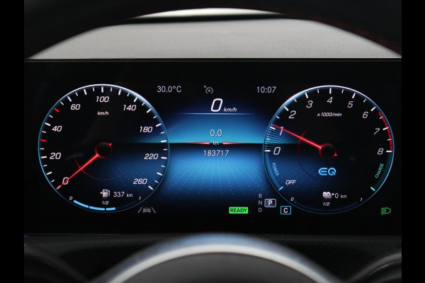 Mercedes-Benz A-Klasse 250e AMG Night | Stoelverwarming | Camera | Sfeerverlichting | Leder/Alcantara | Park Assist | Navigatie | Widescreen | Full LED | PHEV | Plug In