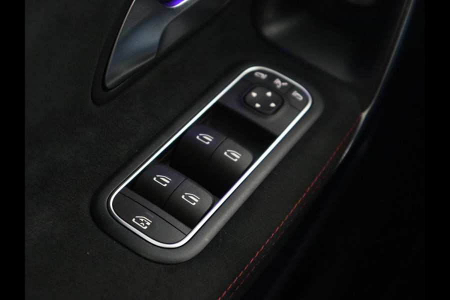 Mercedes-Benz A-Klasse 250e AMG Night | Stoelverwarming | Camera | Sfeerverlichting | Leder/Alcantara | Park Assist | Navigatie | Widescreen | Full LED | PHEV | Plug In