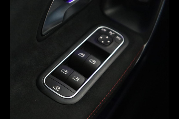 Mercedes-Benz A-Klasse 250e AMG Night | Stoelverwarming | Camera | Sfeerverlichting | Leder/Alcantara | Park Assist | Navigatie | Widescreen | Full LED | PHEV | Plug In