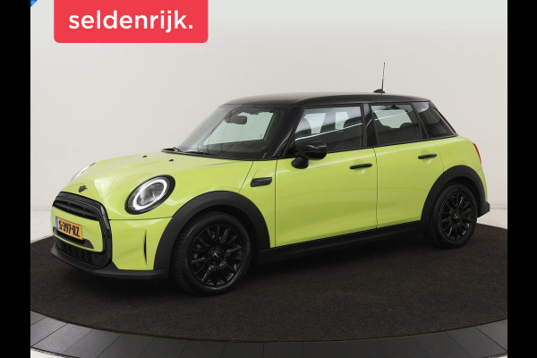 MINI Cooper 1.5 Camden Go Edition | Stoelverwarming | Camera | Carplay | Full LED | Climate control | Sportstoelen | Half leder | Cruise control | Parkeerhulp | Zesty Yellow Metallic