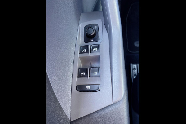 Volkswagen T-Cross 1.0 TSI Life - Apple CarPlay / Navigatie Airco I PDC I I Sport velgen I Veiligheid pakket I Dealer onderhouden