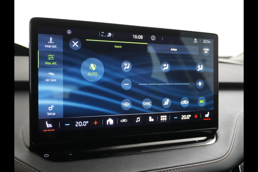 Škoda ENYAQ iV 80 204pk AUT. LEER Camera Adaptive-cruise+Stop/Go Head-Up Display Trekhaak Apple Carplay Android Auto Smartlink Adap.Cruise 21"  Spoorwisselassistent Verkeersborddetectie Sproeiers verwarmd Stoelen v/a verwarmd Grote Accu! Trekhaaksyst elektrisch Wegklapbaar. 1.000KG Trekgewicht! Zeer Compleet €56.000,- nieuw Grootste Actieradius/accu pakket.