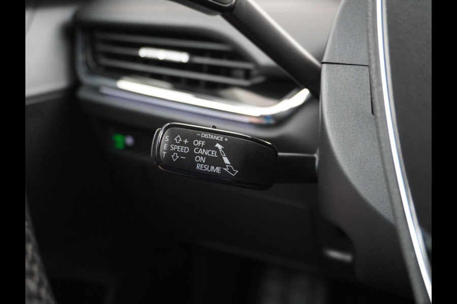 Škoda ENYAQ iV 80 204pk AUT. LEER Camera Adaptive-cruise+Stop/Go Head-Up Display Trekhaak Apple Carplay Android Auto Smartlink Adap.Cruise 21"  Spoorwisselassistent Verkeersborddetectie Sproeiers verwarmd Stoelen v/a verwarmd Grote Accu! Trekhaaksyst elektrisch Wegklapbaar. 1.000KG Trekgewicht! Zeer Compleet €56.000,- nieuw Grootste Actieradius/accu pakket.