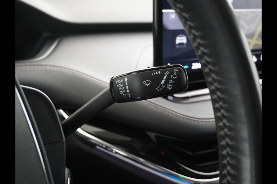 Škoda ENYAQ iV 80 204pk AUT. LEER Camera Adaptive-cruise+Stop/Go Head-Up Display Trekhaak Apple Carplay Android Auto Smartlink Adap.Cruise 21"  Spoorwisselassistent Verkeersborddetectie Sproeiers verwarmd Stoelen v/a verwarmd Grote Accu! Trekhaaksyst elektrisch Wegklapbaar. 1.000KG Trekgewicht! Zeer Compleet €56.000,- nieuw Grootste Actieradius/accu pakket.