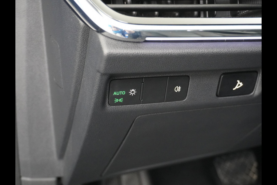 Škoda ENYAQ iV 80 204pk AUT. LEER Camera Adaptive-cruise+Stop/Go Head-Up Display Trekhaak Apple Carplay Android Auto Smartlink Adap.Cruise 21"  Spoorwisselassistent Verkeersborddetectie Sproeiers verwarmd Stoelen v/a verwarmd Grote Accu! Trekhaaksyst elektrisch Wegklapbaar. 1.000KG Trekgewicht! Zeer Compleet €56.000,- nieuw Grootste Actieradius/accu pakket.