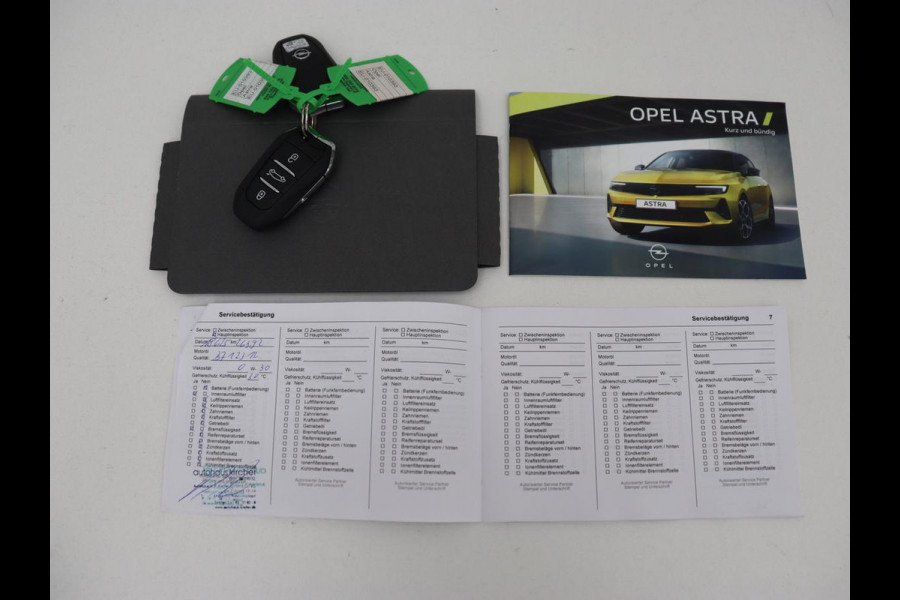 Opel Astra 1.6 Turbo Plug In Hybrid Ultimate | Panoramadak | Head-Up | 360 Camera | Stoel & stuurverwarming | Carplay | Adaptive cruise | AG Stoel | Carplay | 18'' lichtmetalen velgen | PHEV