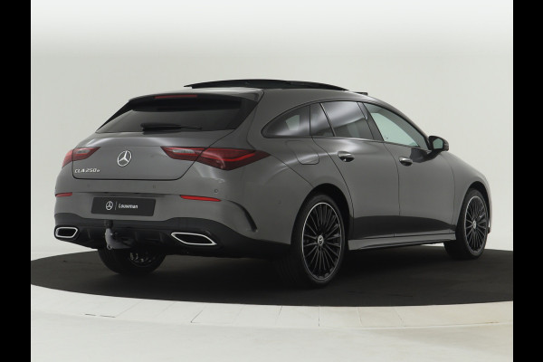 Mercedes-Benz CLA-Klasse Shooting Brake 250 e Star Edition AMG Line | Trekhaak | Nightpakket | Antidiefstalpakket GUARD 360° Plus | Parkeerpakket met 360°-camera | Multi spaaks lichtmetalen velgen | EASY PACK achterklep | KEYLESS GO-comfortpakket | Smartphone integratie |