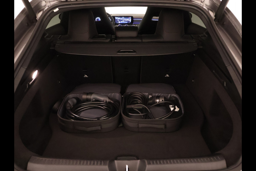 Mercedes-Benz CLA-Klasse Shooting Brake 250 e Star Edition AMG Line | Trekhaak | Nightpakket | Antidiefstalpakket GUARD 360° Plus | Parkeerpakket met 360°-camera | Multi spaaks lichtmetalen velgen | EASY PACK achterklep | KEYLESS GO-comfortpakket | Smartphone integratie |
