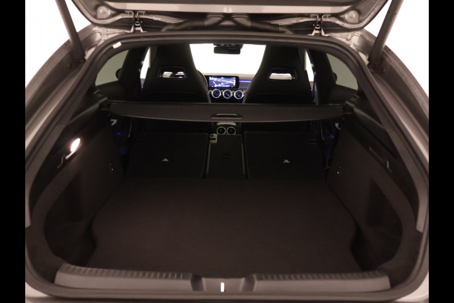 Mercedes-Benz CLA-Klasse Shooting Brake 250 e Star Edition AMG Line | Trekhaak | Nightpakket | Antidiefstalpakket GUARD 360° Plus | Parkeerpakket met 360°-camera | Multi spaaks lichtmetalen velgen | EASY PACK achterklep | KEYLESS GO-comfortpakket | Smartphone integratie |
