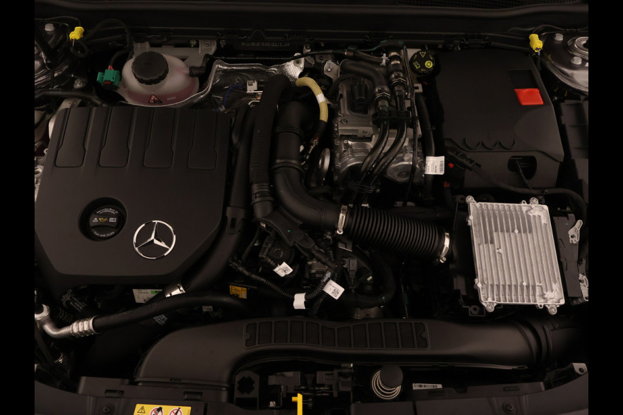 Mercedes-Benz CLA-Klasse Shooting Brake 250 e Star Edition AMG Line | Trekhaak | Nightpakket | Antidiefstalpakket GUARD 360° Plus | Parkeerpakket met 360°-camera | Multi spaaks lichtmetalen velgen | EASY PACK achterklep | KEYLESS GO-comfortpakket | Smartphone integratie |