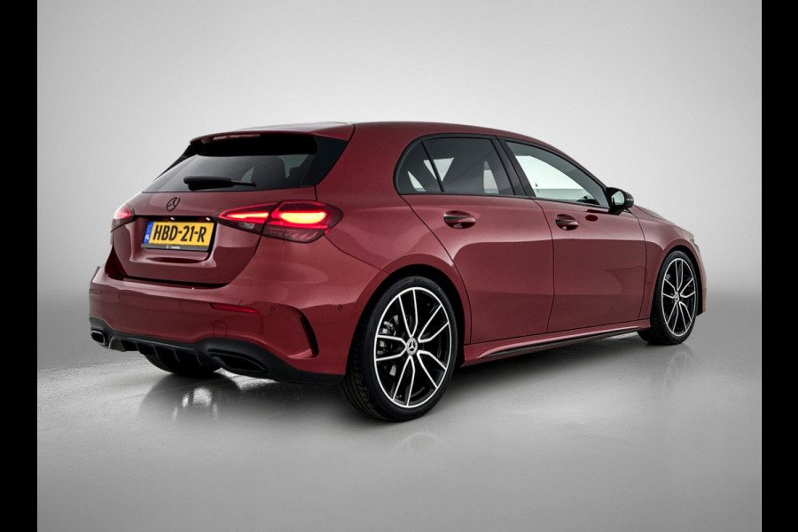 Mercedes-Benz A-Klasse 180 Star Edition AMG Line | Nightpakket | Dodehoekassistent | Parkeerpakket met achteruitrijcamera | KEYLESS GO | Extra USB-poorten | Sfeerverlichting | Verwarmde stoelen vooraan | Spiegelpakket |