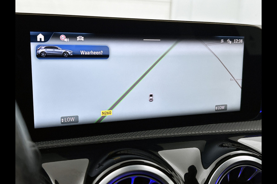 Mercedes-Benz A-Klasse 180 Star Edition AMG Line | Nightpakket | Dodehoekassistent | Parkeerpakket met achteruitrijcamera | KEYLESS GO | Extra USB-poorten | Sfeerverlichting | Verwarmde stoelen vooraan | Spiegelpakket |