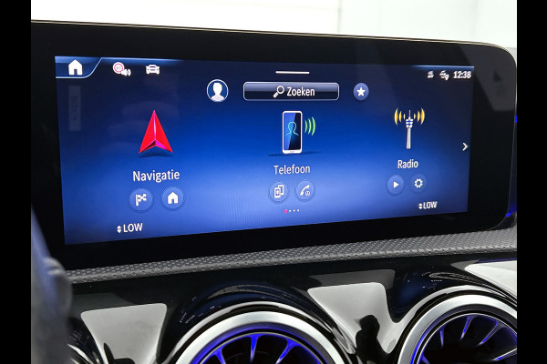 Mercedes-Benz A-Klasse 180 Star Edition AMG Line | Nightpakket | Dodehoekassistent | Parkeerpakket met achteruitrijcamera | KEYLESS GO | Extra USB-poorten | Sfeerverlichting | Verwarmde stoelen vooraan | Spiegelpakket |