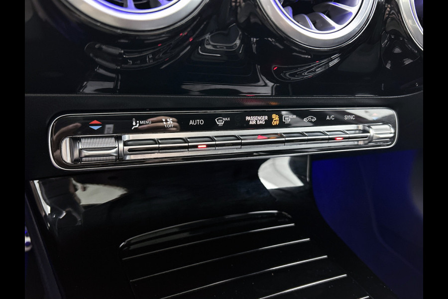 Mercedes-Benz A-Klasse 180 Star Edition AMG Line | Nightpakket | Dodehoekassistent | Parkeerpakket met achteruitrijcamera | KEYLESS GO | Extra USB-poorten | Sfeerverlichting | Verwarmde stoelen vooraan | Spiegelpakket |