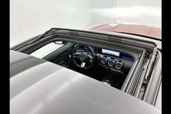 Mercedes-Benz A-Klasse 180 Star Edition AMG Line | Nightpakket | Dodehoekassistent | Parkeerpakket met achteruitrijcamera | KEYLESS GO | Extra USB-poorten | Sfeerverlichting | Verwarmde stoelen vooraan | Spiegelpakket |