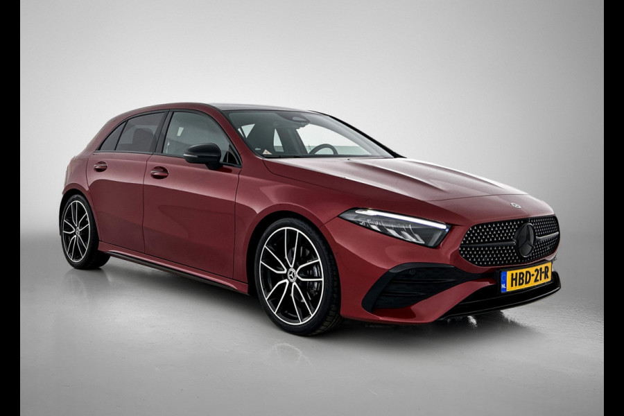 Mercedes-Benz A-Klasse 180 Star Edition AMG Line | Nightpakket | Dodehoekassistent | Parkeerpakket met achteruitrijcamera | KEYLESS GO | Extra USB-poorten | Sfeerverlichting | Verwarmde stoelen vooraan | Spiegelpakket |
