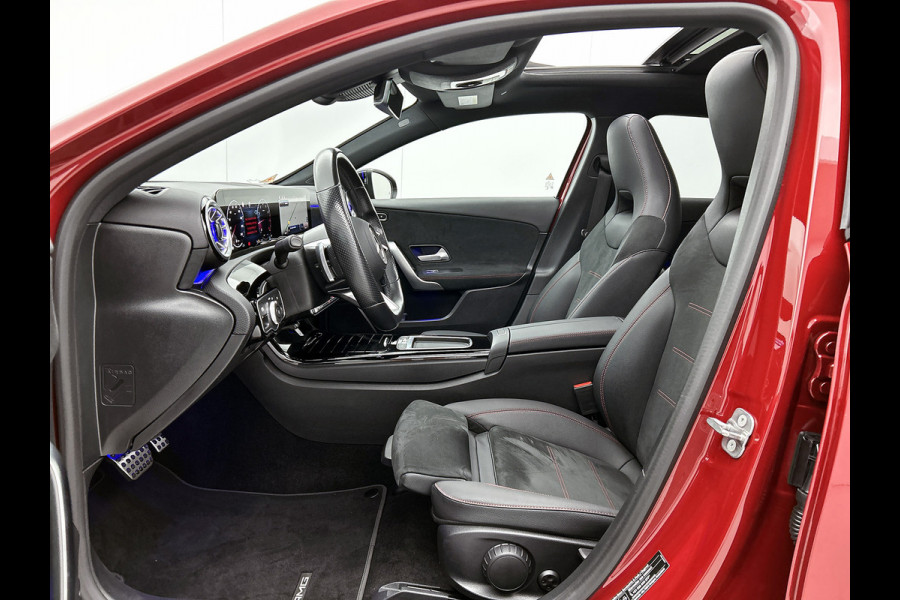 Mercedes-Benz A-Klasse 180 Star Edition AMG Line | Nightpakket | Dodehoekassistent | Parkeerpakket met achteruitrijcamera | KEYLESS GO | Extra USB-poorten | Sfeerverlichting | Verwarmde stoelen vooraan | Spiegelpakket |