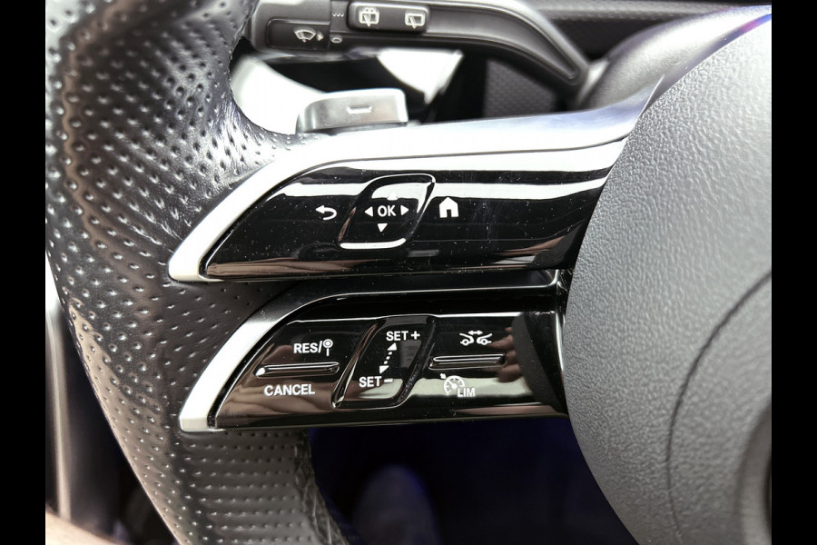 Mercedes-Benz A-Klasse 180 Star Edition AMG Line | Nightpakket | Dodehoekassistent | Parkeerpakket met achteruitrijcamera | KEYLESS GO | Extra USB-poorten | Sfeerverlichting | Verwarmde stoelen vooraan | Spiegelpakket |