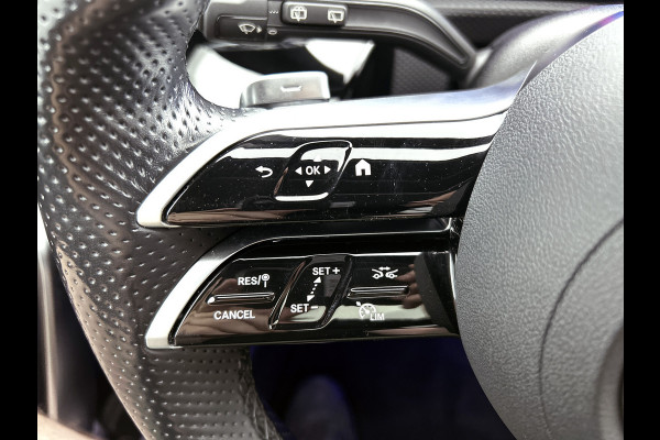 Mercedes-Benz A-Klasse 180 Star Edition AMG Line | Nightpakket | Dodehoekassistent | Parkeerpakket met achteruitrijcamera | KEYLESS GO | Extra USB-poorten | Sfeerverlichting | Verwarmde stoelen vooraan | Spiegelpakket |