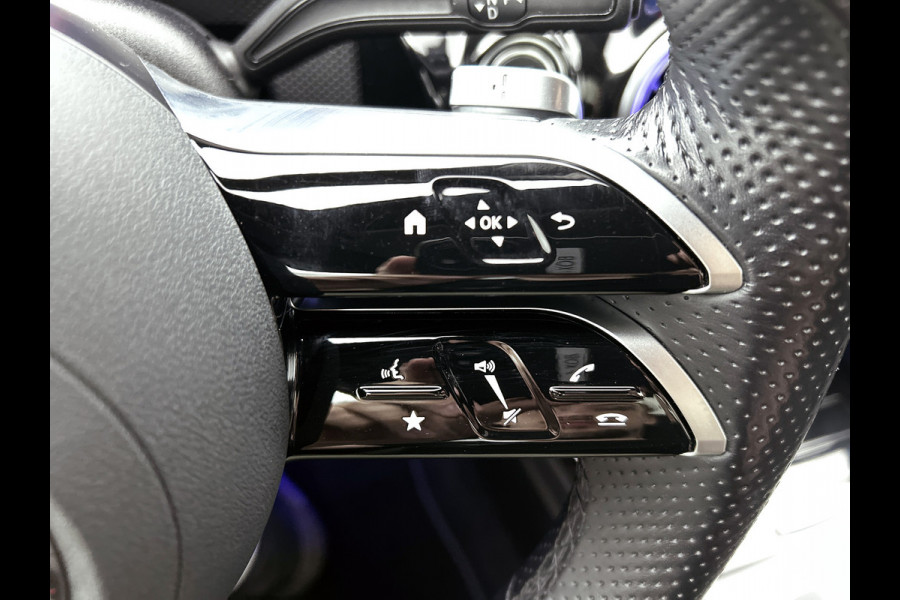 Mercedes-Benz A-Klasse 180 Star Edition AMG Line | Nightpakket | Dodehoekassistent | Parkeerpakket met achteruitrijcamera | KEYLESS GO | Extra USB-poorten | Sfeerverlichting | Verwarmde stoelen vooraan | Spiegelpakket |